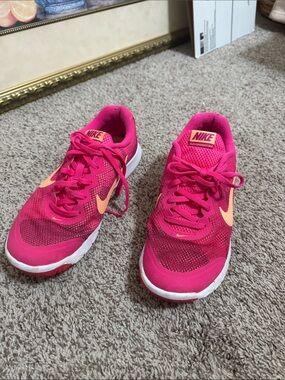 Nike Pink and Peach Orange Lace Up Athletic Sneakers Tennis Shoes Size 8.5